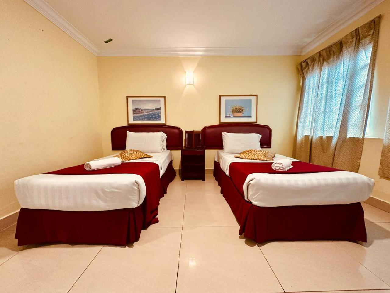 Carlton Hotel Seremban - Next To Terminal Bus Station Exterior foto